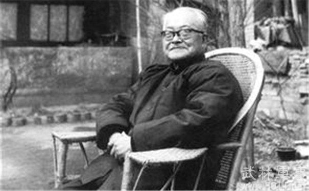 沈从文的后半生:经历过自杀、绝望、被下放,最后写出了*物文**巨著