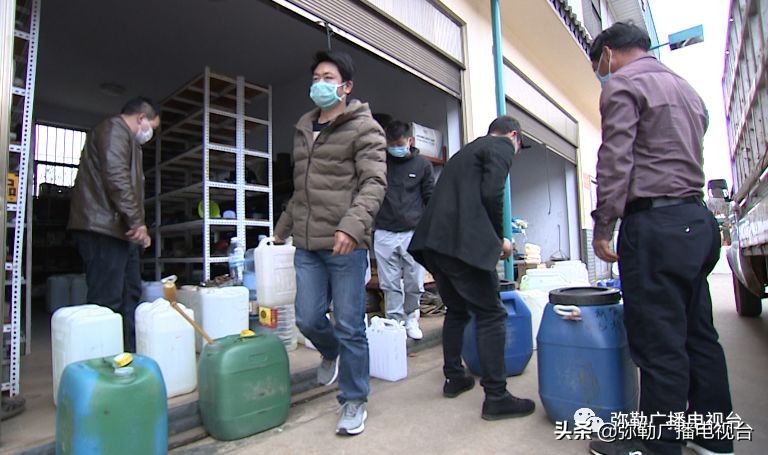 赞！弥勒这几家公司：减免摊位费，免费送餐、送菜，送消毒水...