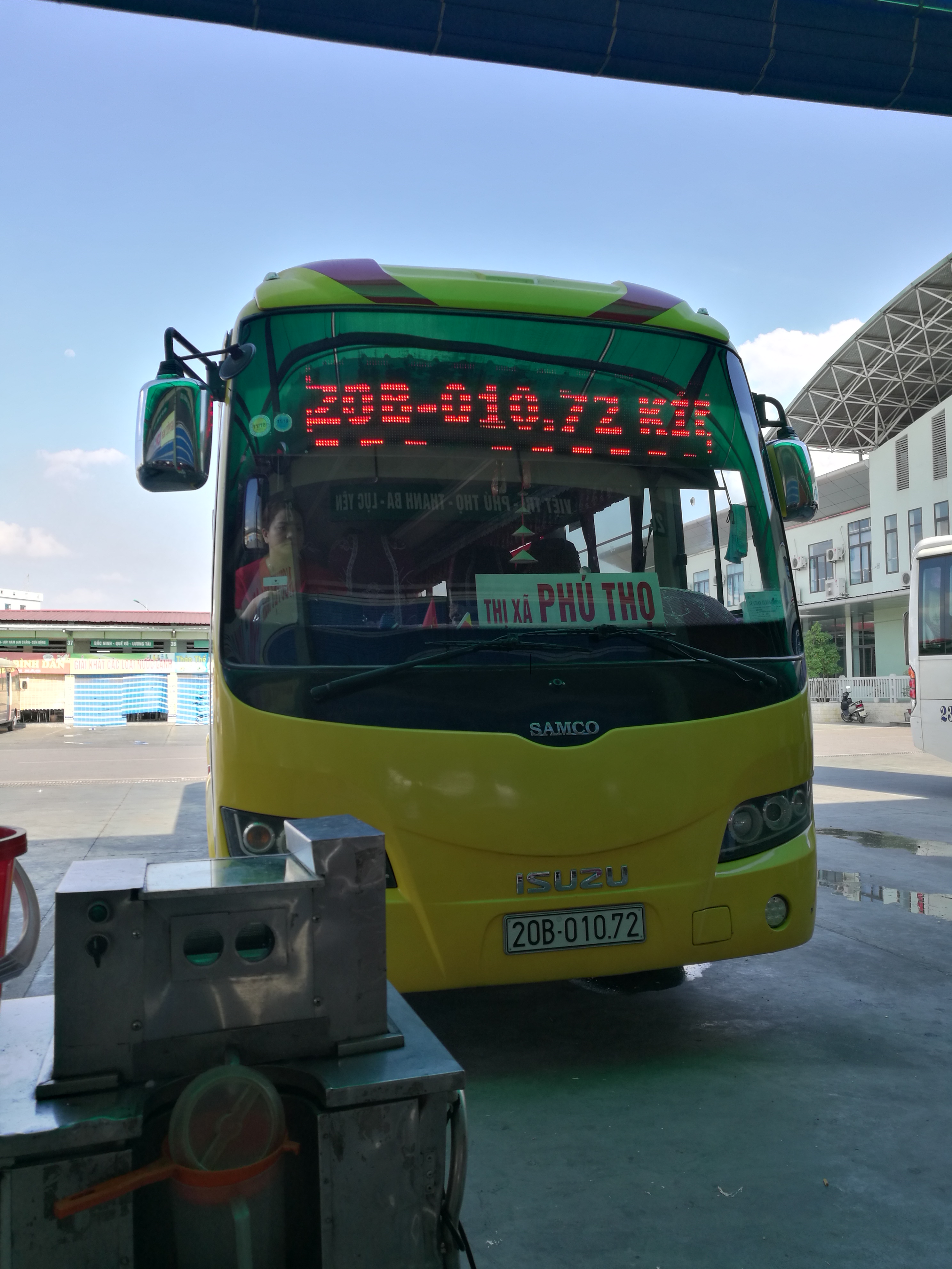 越南小妹独自野外深山探险,越南旅游奇遇记