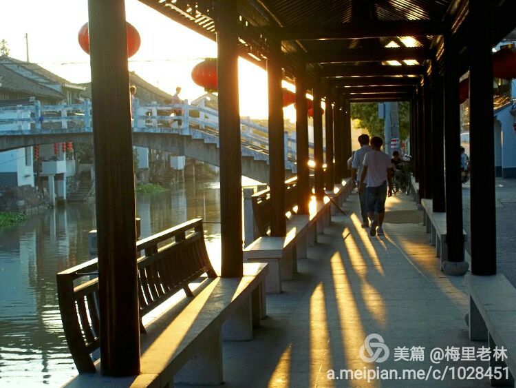 王店古称梅里，始建于五代后晋天福年间，距今有1000多年（2）。