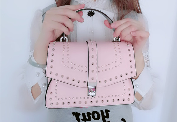 pernelle白色铆钉小包,elle双肩铆钉背包