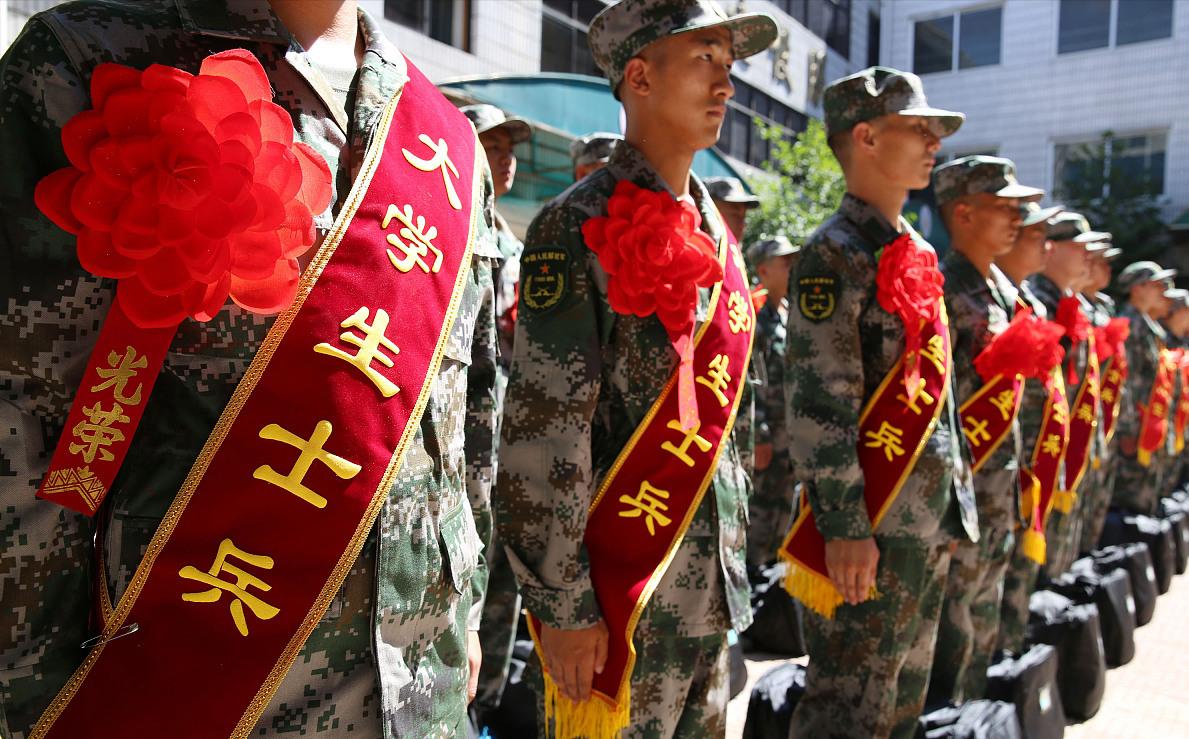 大专在校生当兵待遇怎么样,在校生当兵与毕业生当兵有区别吗