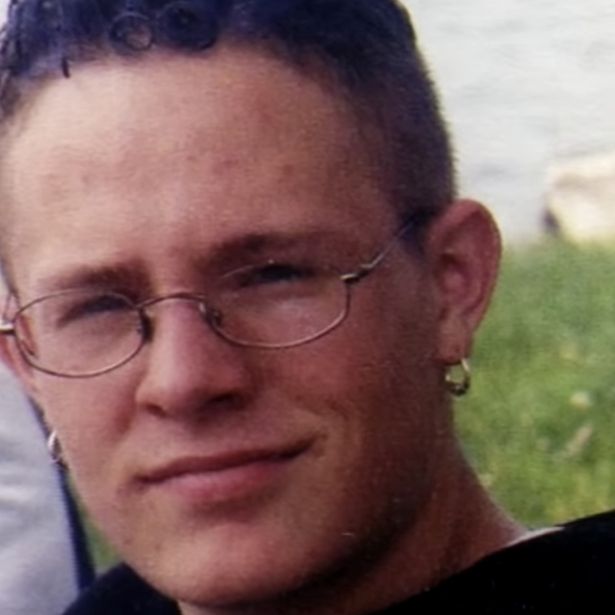 家人接连过世美国男子苦叹不幸，第二任妻子有怀疑，就雇了个侦探