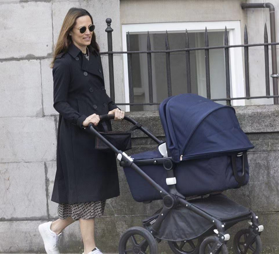 凯特妹妹鱼尾裙,凯特王妃妹妹出街