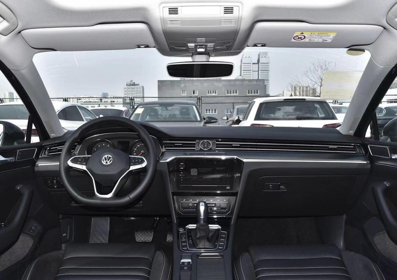 别克君越和大众迈腾试车,别克君越2.0t豪华版对比大众迈腾