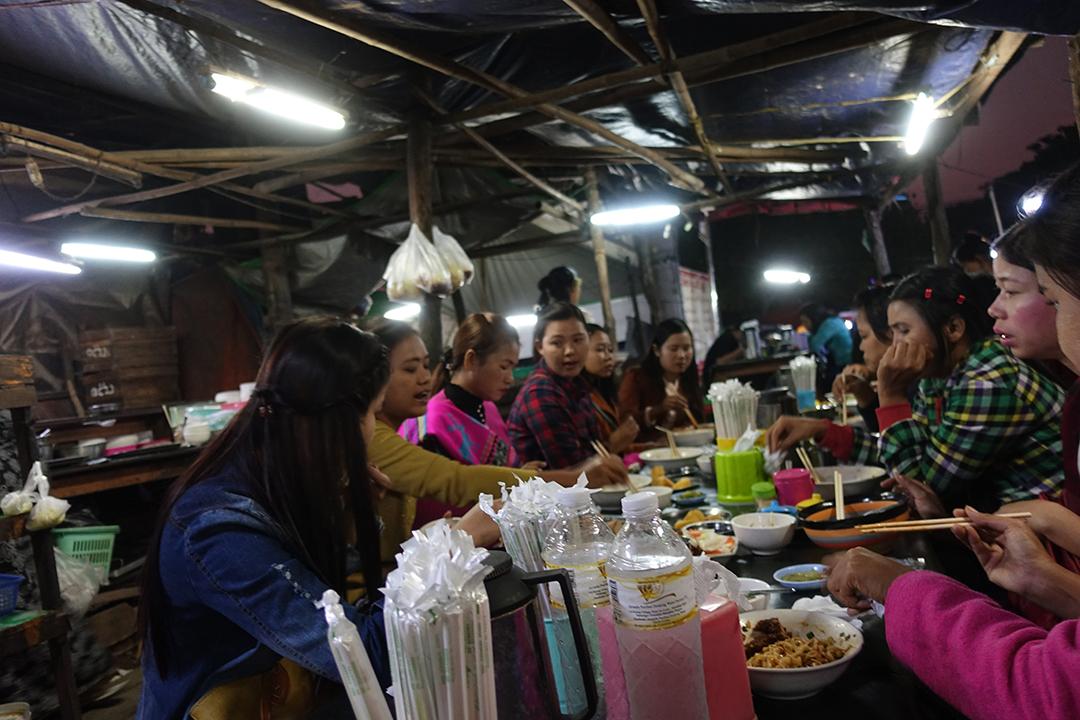 华人在国外打工工资,华人在国外赚钱的工作