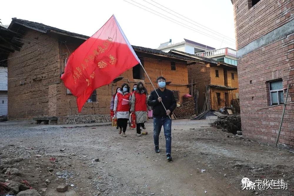 一抹志愿红齐心协力抗疫情,一抹志愿红温暖居民心