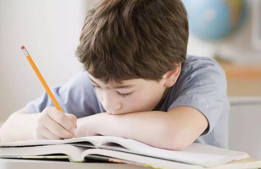 孩子总是不愿意写作业该怎么办,孩子不愿意做作业怎么催促都没用