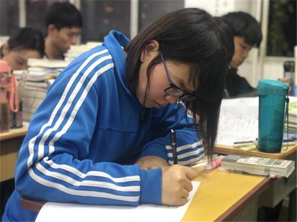 交卷前20分钟为什么不要给改答案,考试的时候改答案改对的正确率