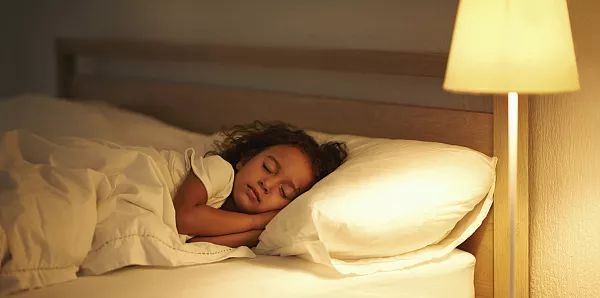 儿童喝蜂蜜会早熟吗,小孩看言情小说会导致提前发育吗