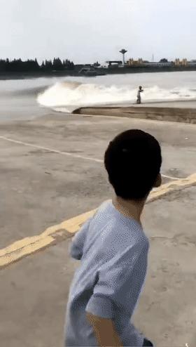 钱塘江观潮最佳时间和地点最近,钱塘江大潮最佳免费观潮地点在哪