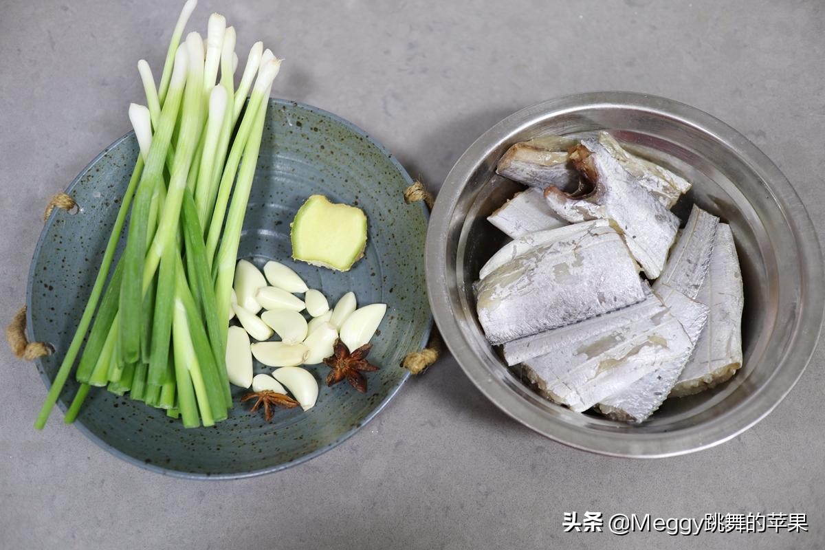 煎带鱼挂糊的正确方法,煎带鱼用什么上浆好煎