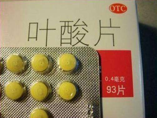 老人吃叶酸每天半片2.5毫克,53岁大妈每天吃一片叶酸