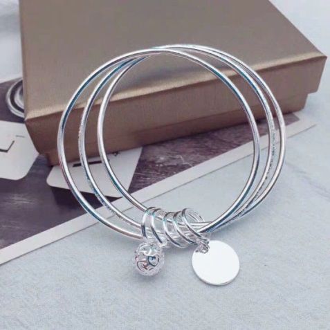 周大福和老凤祥哪个玉器好,周大福和老凤祥银饰哪个好