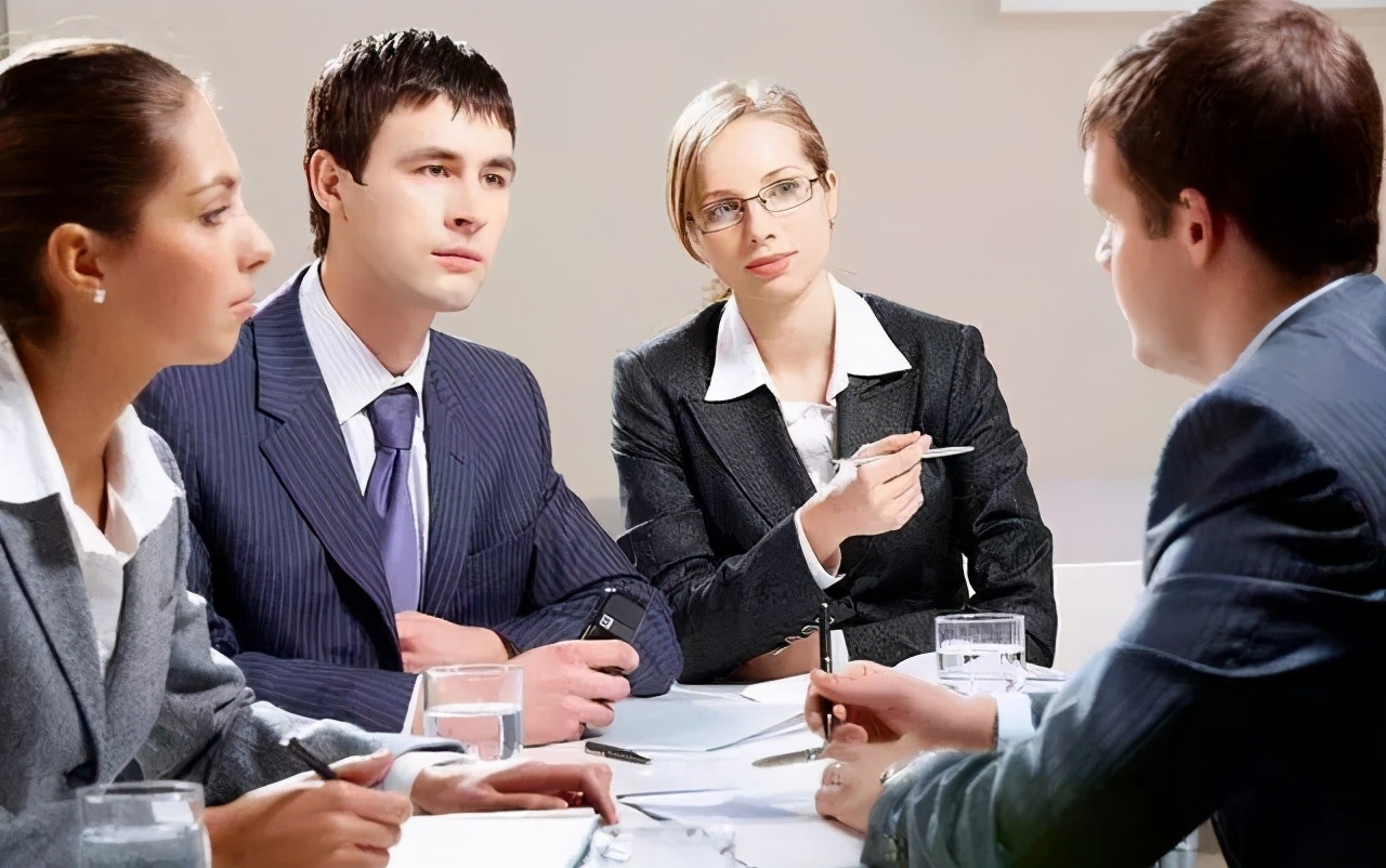 职场如何对付把自己当领导的人,职场遇到平庸的领导怎么办