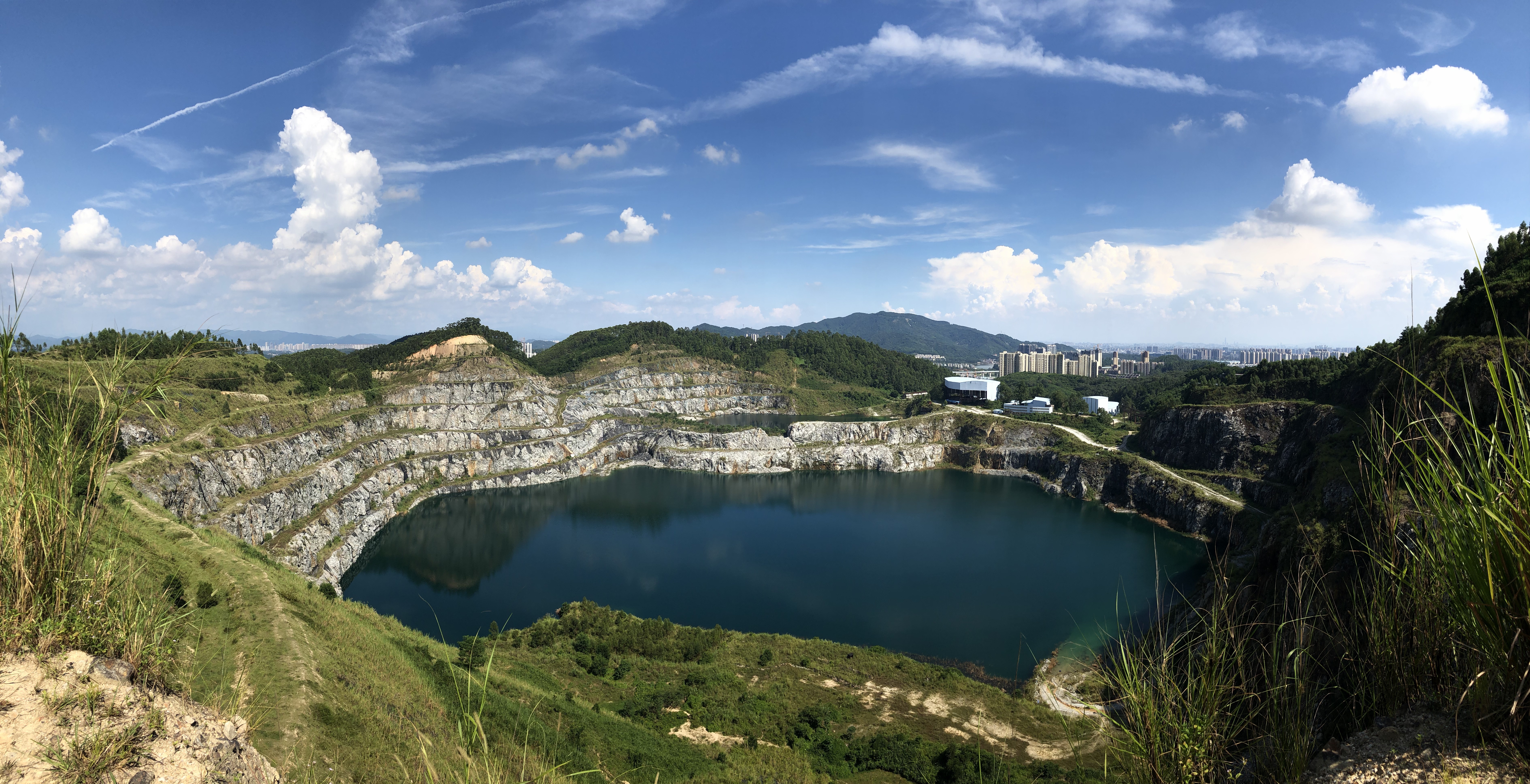 黄埔石牙顶天坑攻略,广州黄埔石牙顶天坑景色