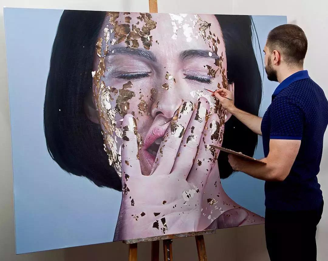 他画了一波美人，笔触精致，活色生香