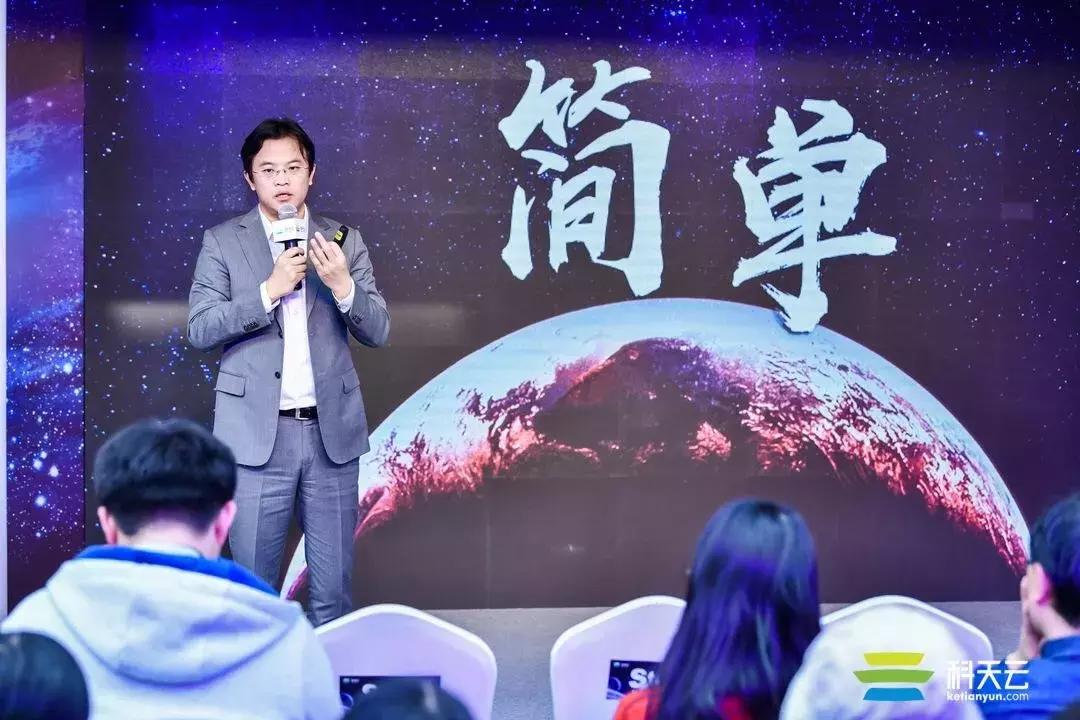 含着金钥匙出生的天选之子,含着金钥匙出生的人英文