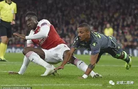 脚裸90度变形！枪手玻璃大将再受重伤，赛季报销恐危及职业生涯