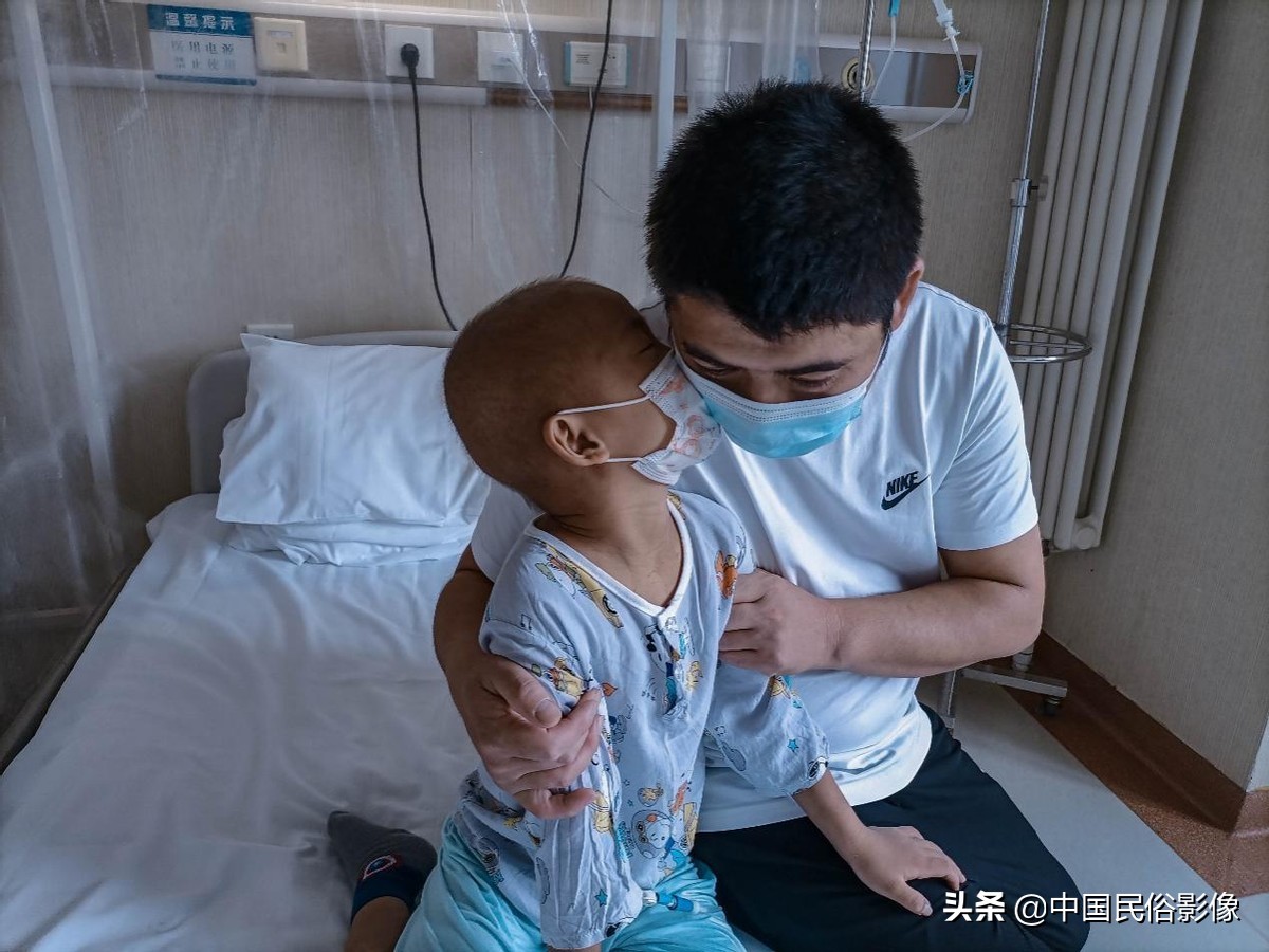 古稀之年爷爷身患肠炎却不治疗，只为孙子能够早日回家