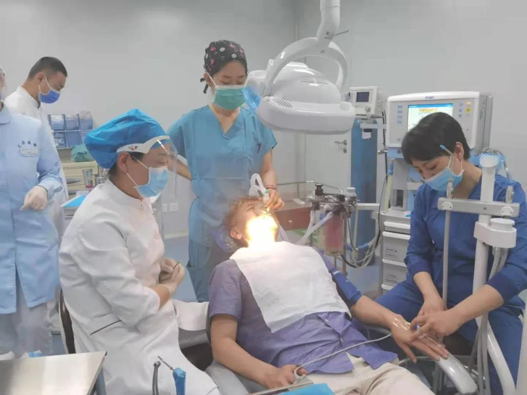 手术台上我无敌,小小塞牙我认怂!外科“一把刀”看牙记