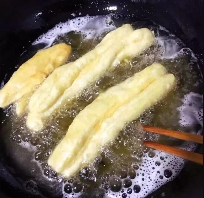 电饭锅炸油条,电饭煲炸油条的方法