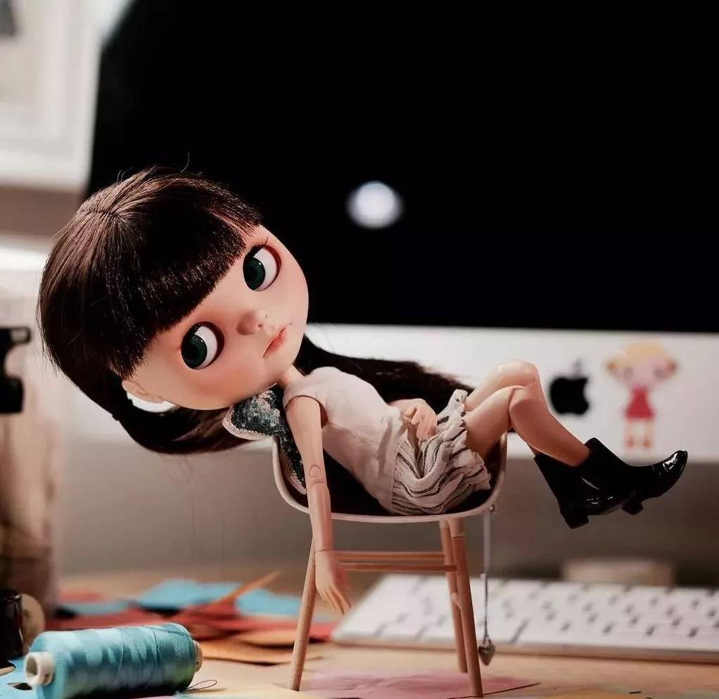 恨不能把她的芭比娃衣穿上自己身上......