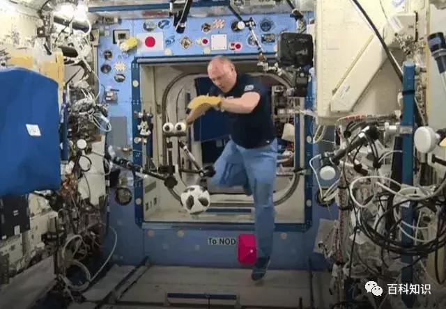 太空足球比赛真实视频,太空人足球比赛