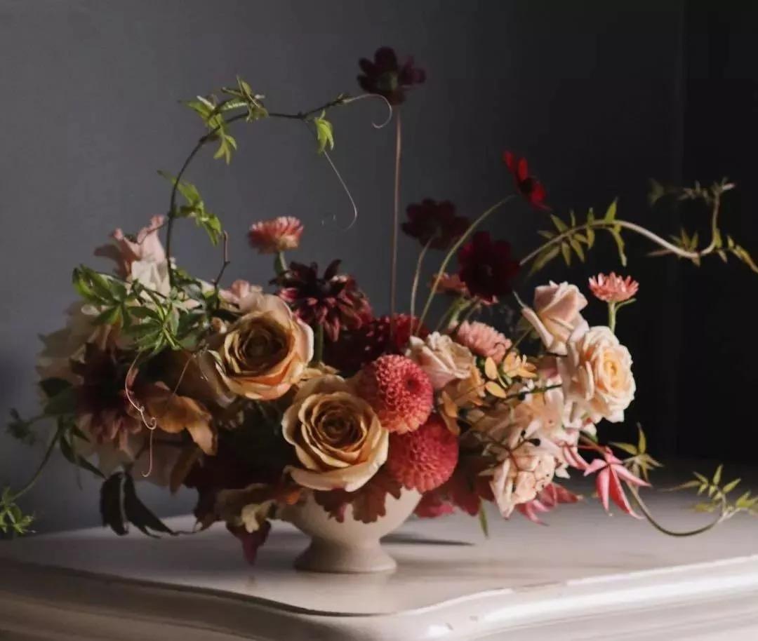 花要不要经常换水,花材正确处理方式及日常养护