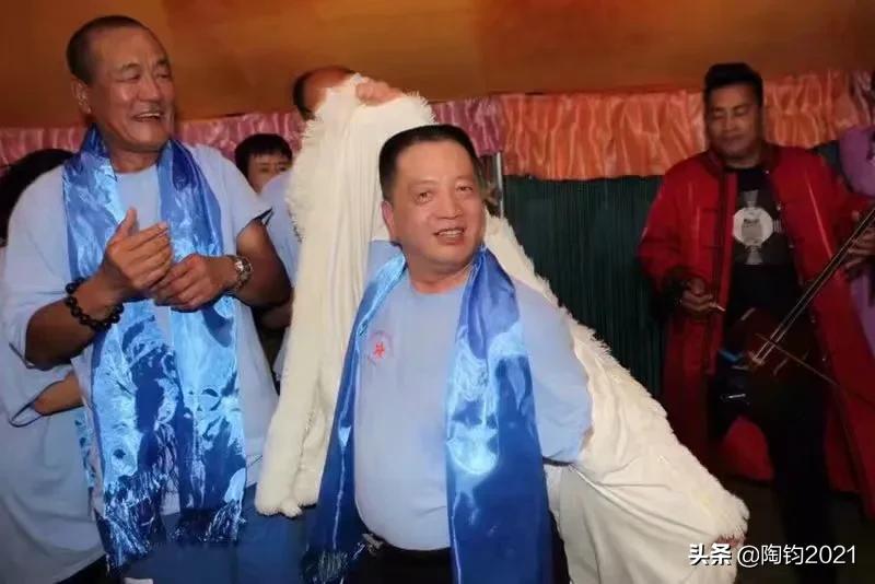 蒙古族烤全羊开羊仪式,蒙古吃烤全羊喝什么