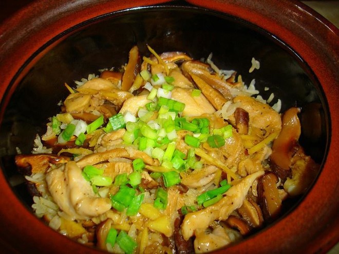 一吃就上瘾的煲仔饭,大厨教腊味煲仔饭砂锅家常做法