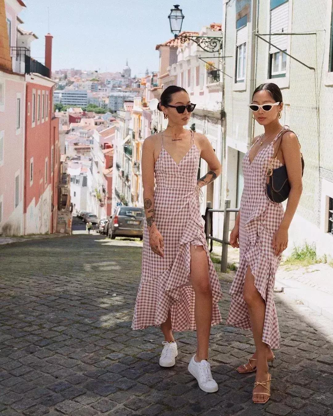 裙子平底鞋,搭黑色平底鞋的裙子怎么搭配