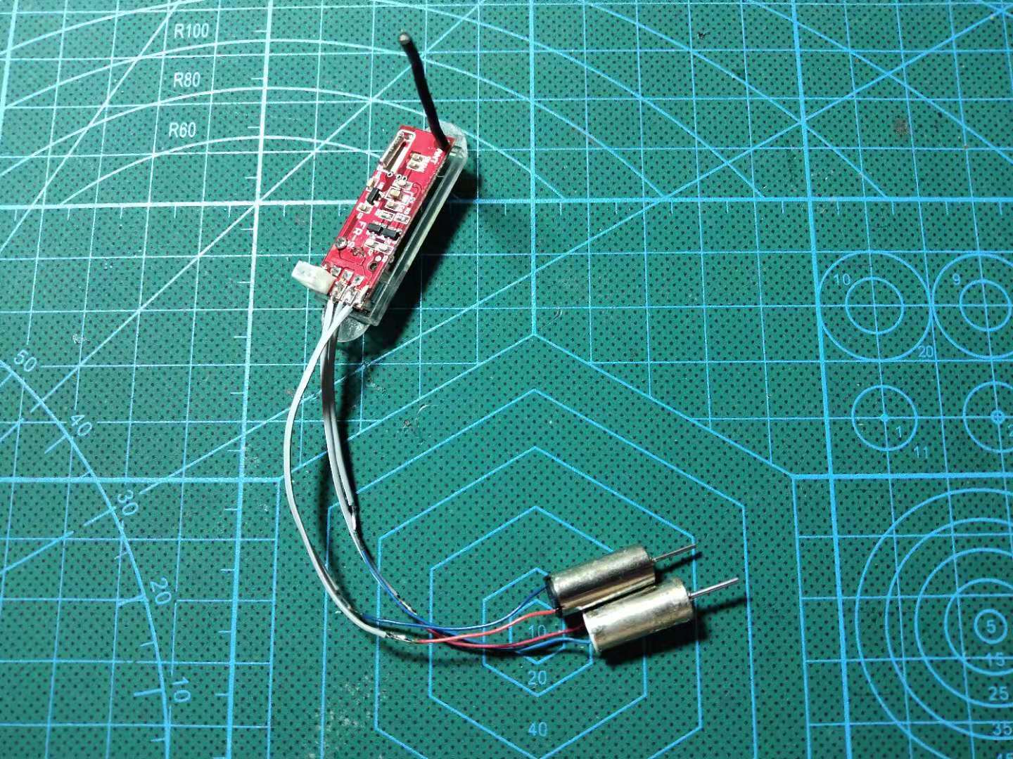 自制遥控飞机需要哪些材料,遥控飞机的遥控器自制