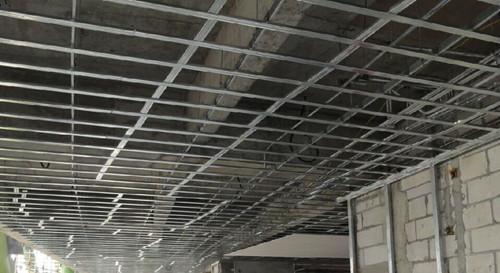 装修轻钢龙骨和木头吊顶哪个好,装修轻钢龙骨吊顶视频全过程