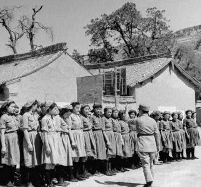 河南农妇去医院就诊,无意间露出胳膊,警察前来才知其身份不简单