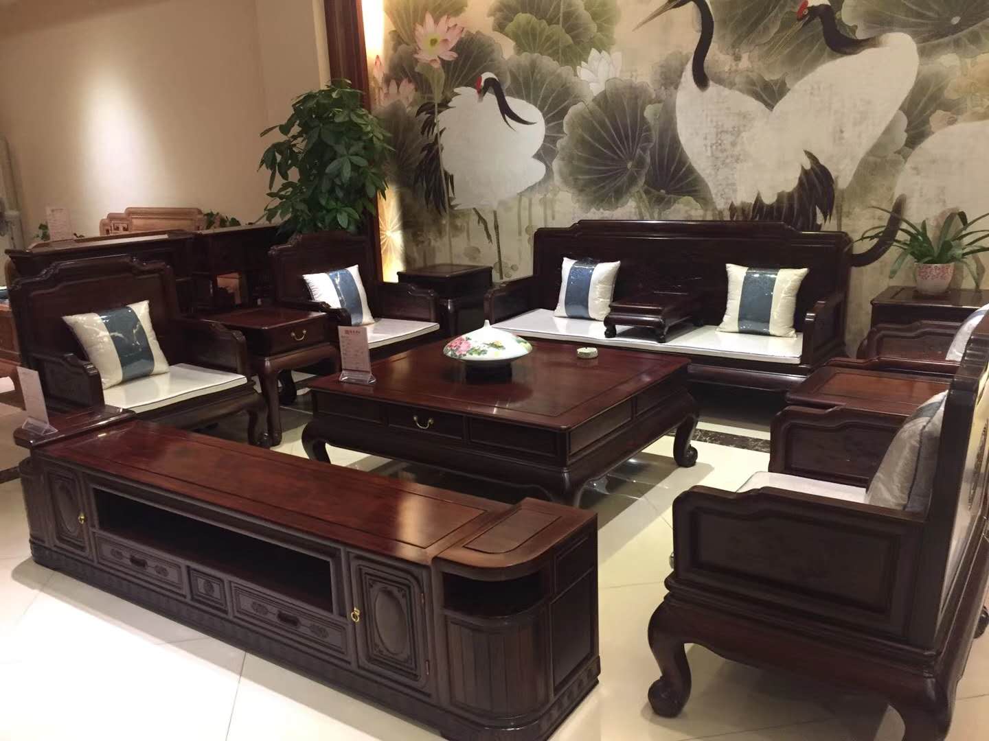 印尼黑酸枝木材图片大全,名贵木材鉴定图谱