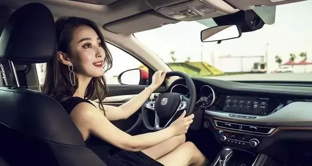 中国最美两厢车长安逸动xt,长安逸动xt15款自动挡