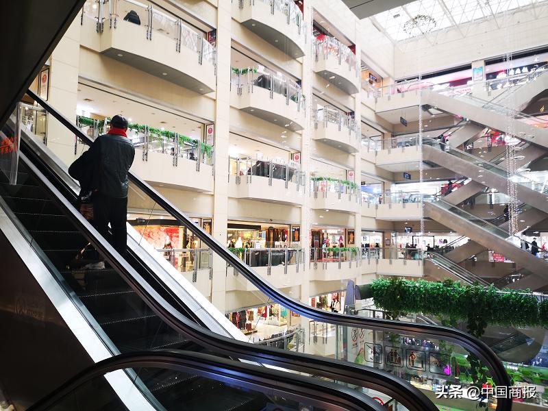 年味渐浓网上年货节销售红火,春节商超迎来购物潮线上线下开门