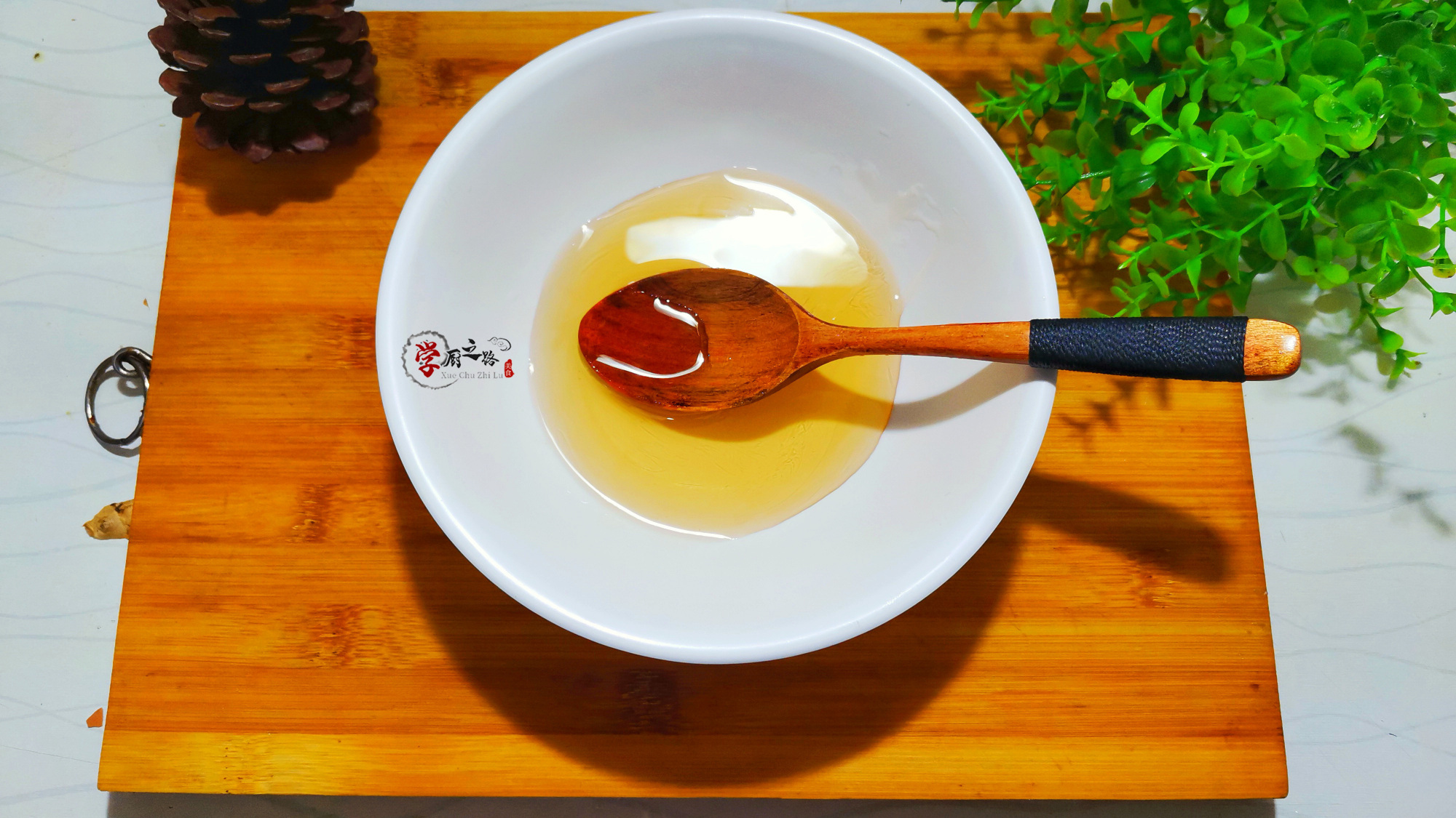 虎皮鸡爪软烂脱骨的技巧,虎皮鸡爪破皮方法