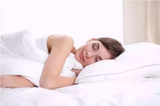 月经流出的全是血块能喝红糖水吗,更年期月经期间流出很大的血块