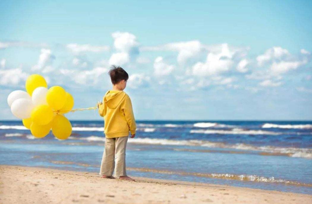 发现小孩偷钱要怎么教育最合适,孩子偷钱家里怎么防范