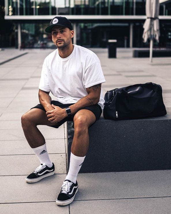 别人穿白T很时髦,自己穿起来却像睡衣,问题都出现在哪里?