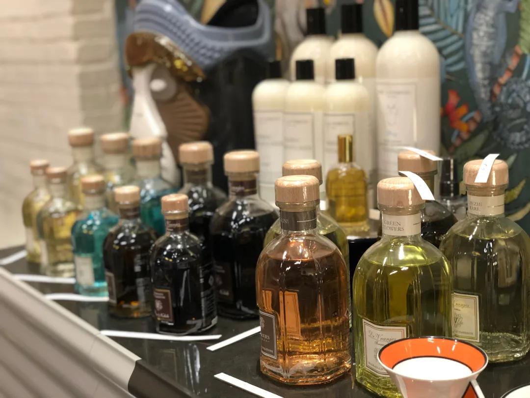 v8vantage2023,v8vantagev12vantage