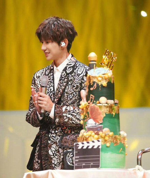 宋佳业余,王源和大厂男孩回忆过往,毛不易的平凡,邓紫棋变代购