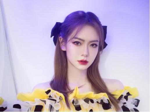 双蝴蝶结造型女星大pk:戚薇魅惑张雨绮显头大,赵露思发量取胜