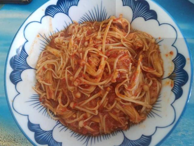 金针菇也可以这样做香辣可口,金针菇别再涮火锅了这样做更好吃