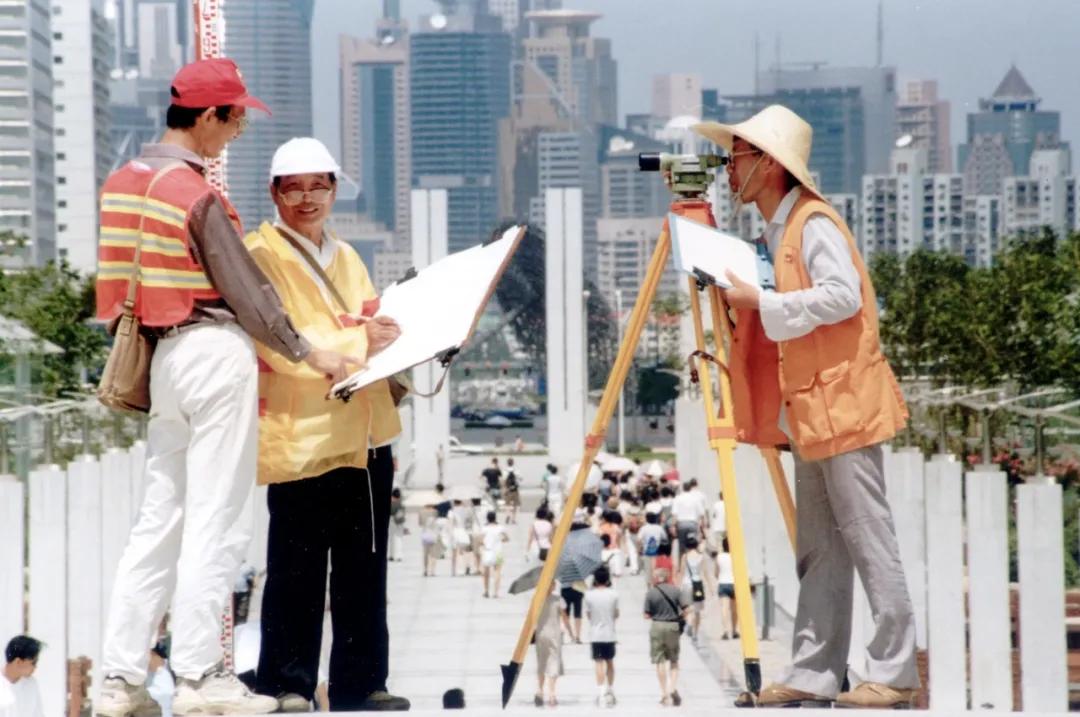 这张地图从上海人家里消失了，但愿我们还记得这项出门技能