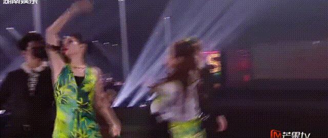 绝美舞台唱歌,周笔畅乘风破浪的姐姐总决赛