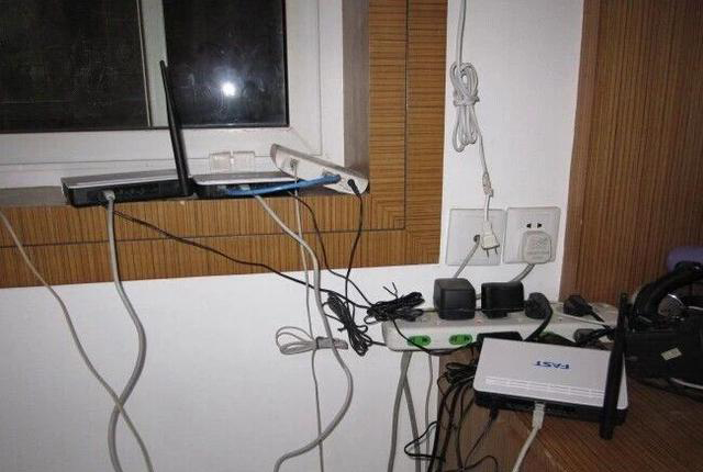 路由器放在书房卧室信号很差,客厅路由器与卧室路由器