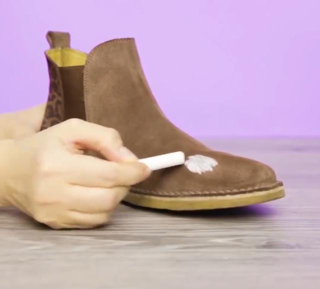 绒面鞋油渍怎么去除,怎样去掉绒面鞋上的油